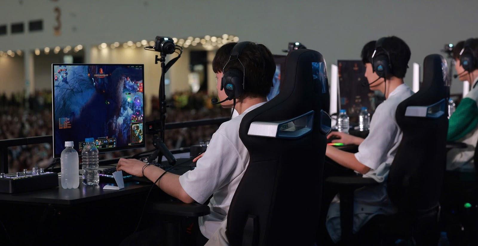 Khoảnh khắc T1 đấu All-Star Việt Nam và chiếc màn hình mà mọi game thủ đều để ý- Ảnh 3. Khoảnh khắc T1 đấu All-Star Việt Nam và chiếc màn hình mà mọi game thủ đều để ý- Ảnh 3.