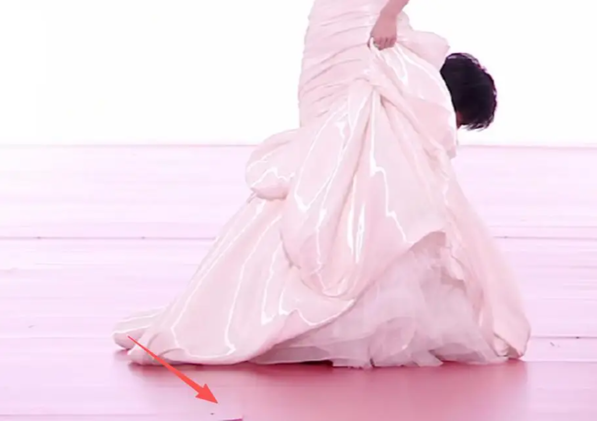 Tinh Quang Đại Thưởng xuống cấp trầm trọng: Trang hoàng như hội chợ, khiến dàn mỹ nhân suýt “vồ ếch”- Ảnh 4.