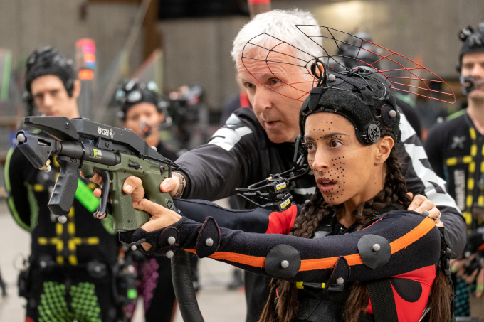 Đạo diễn James Cameron và Oona Chaplin trên phim trường Avatar 3. Ảnh: 20th Century Studios