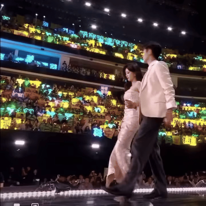 1766412142 887 Manh Tu Nghia nga nhao duoc 70 trieu nguoi cau