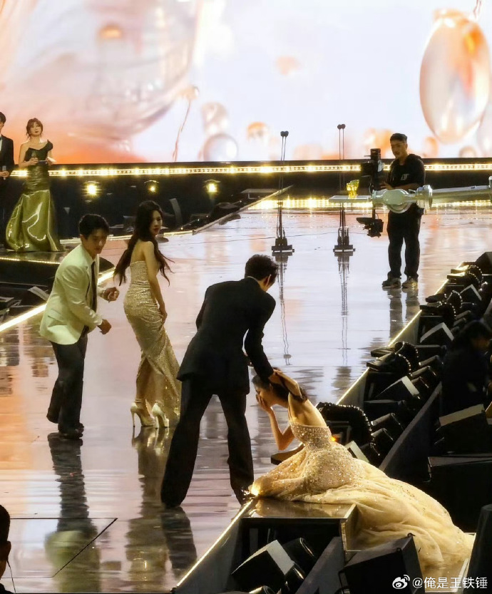 1766412146 655 Manh Tu Nghia nga nhao duoc 70 trieu nguoi cau