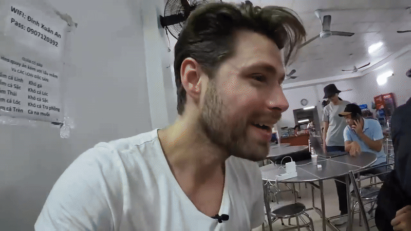 Khách Tây tò mò thử đặc sản nức tiếng miền Tây, nhận xét: 