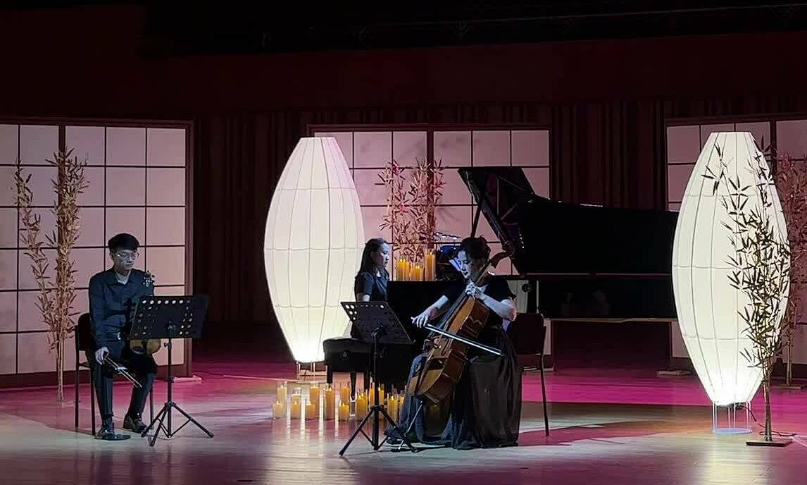 Tam tấu 'Merry Christmas, Mr Lawrence'