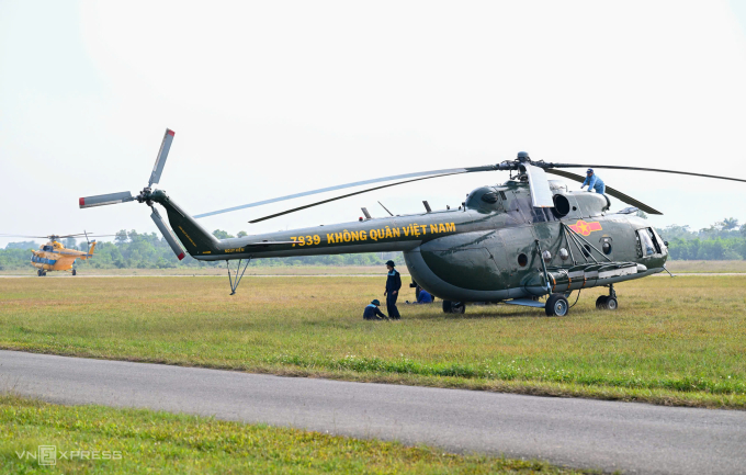 Trực thăng trước giờ cất cánh huấn luyện trên Sân bay Hòa Lạc, tháng 12/2025. Ảnh: Giang Huy