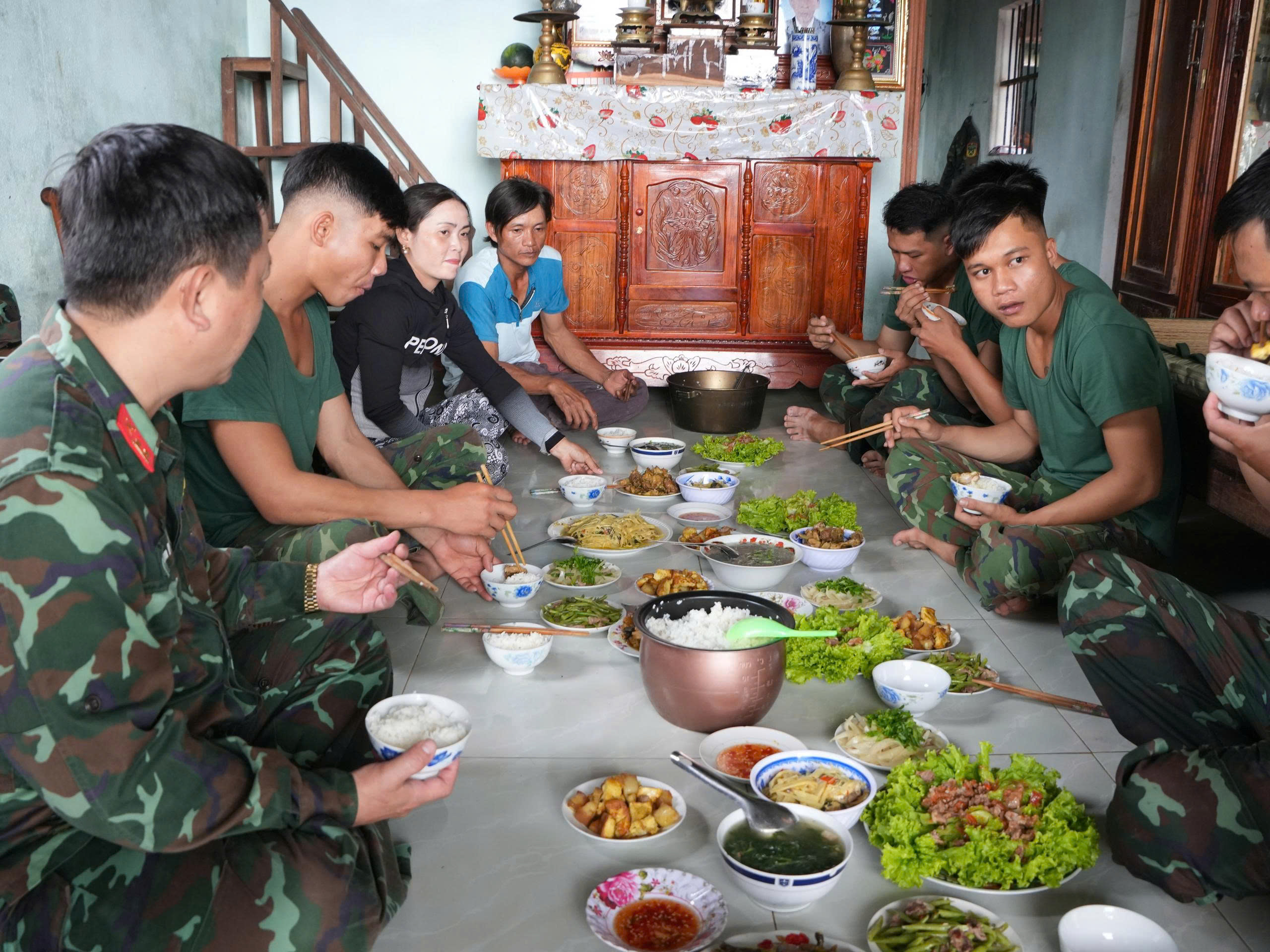 Bữa khoai, sắn nghĩa tình vùng lũ Gia Lai gửi bộ đội Chiến dịch Quang Trung - Ảnh 3.