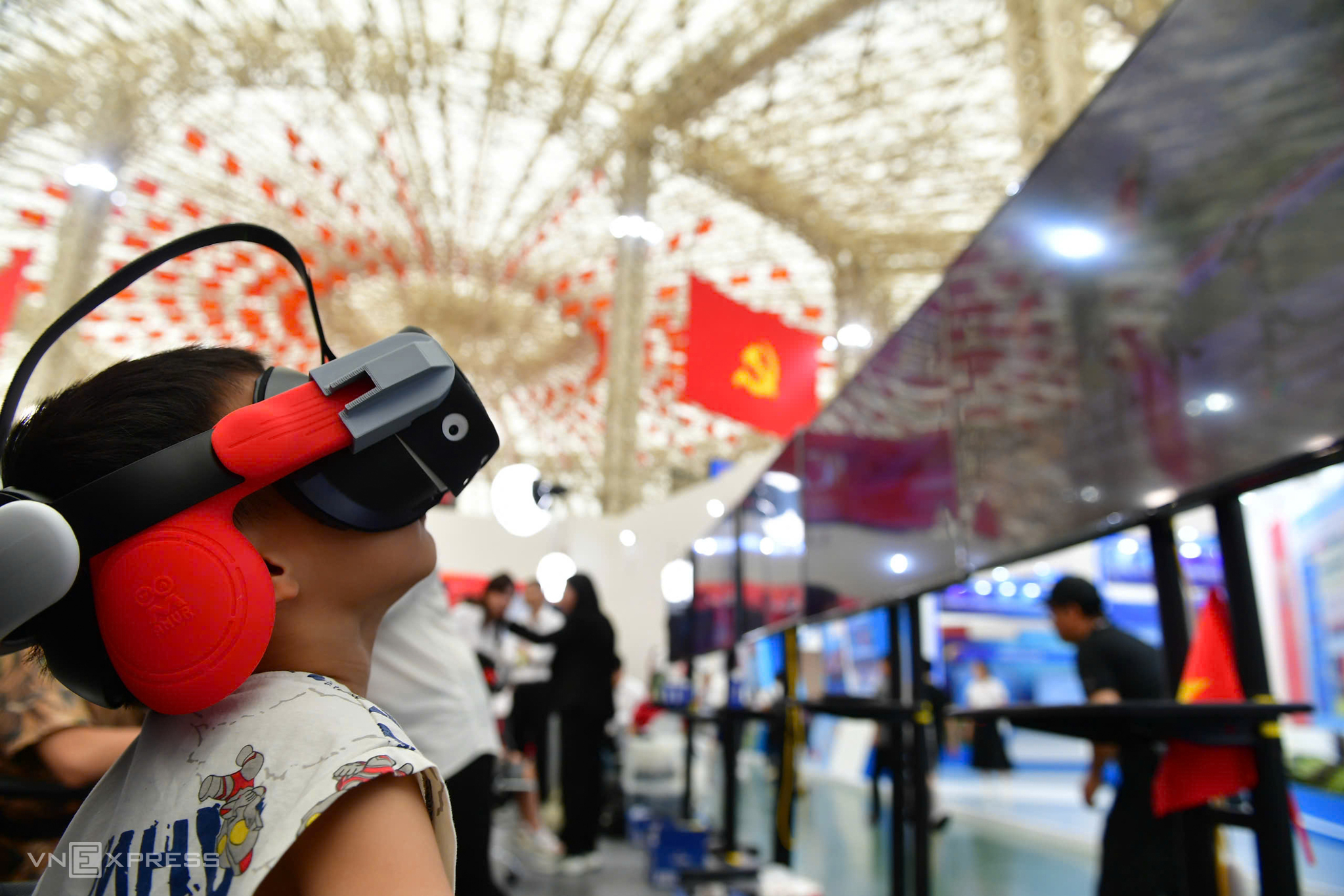 1766444987 499 8 dau an cua nganh khoa hoc cong nghe 2025