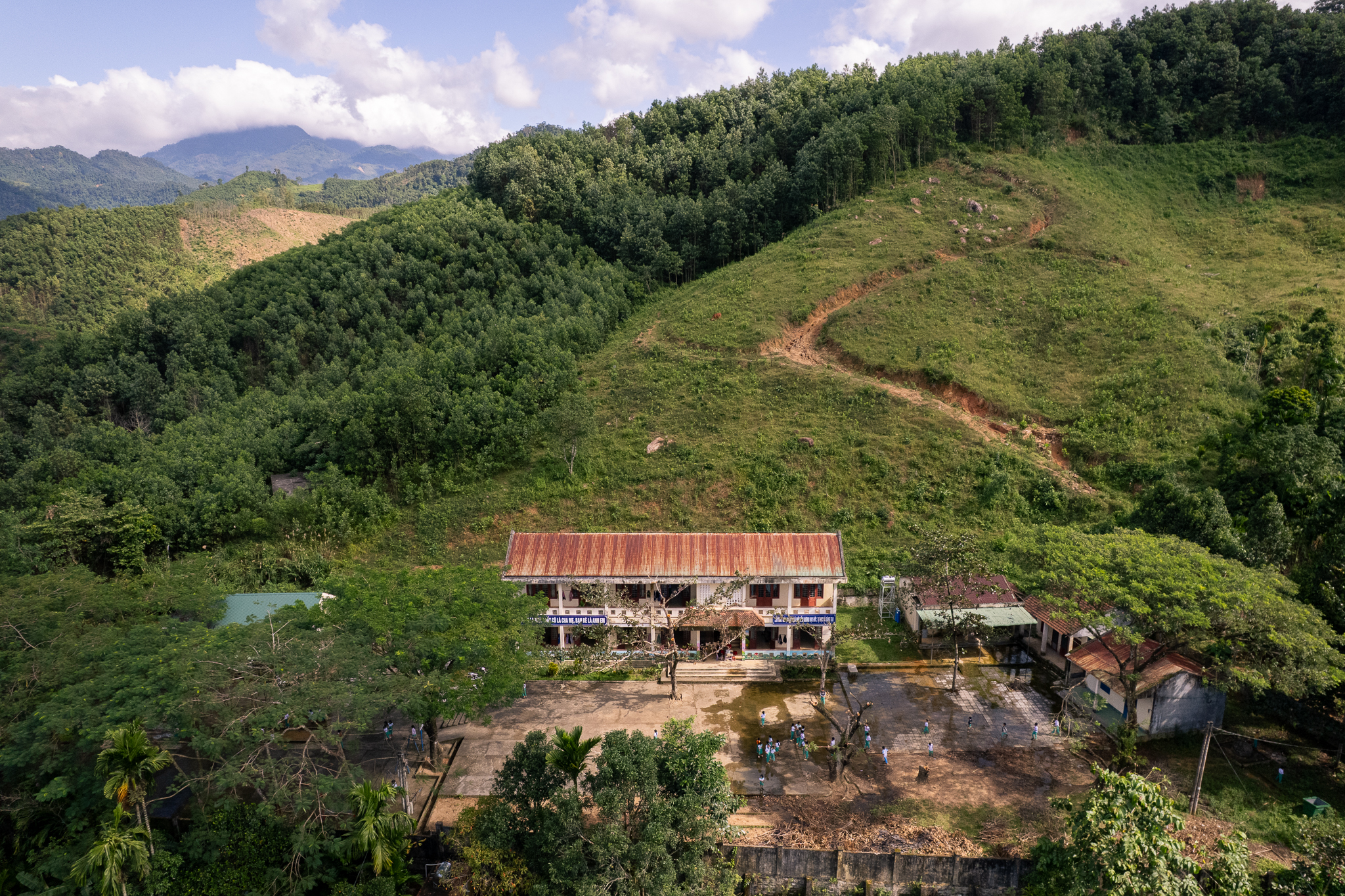 1766448115 895 Nhung dua tre giua tam nhin cong trinh phu