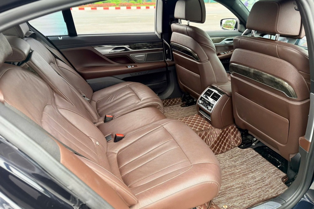 Chiếc BMW 7-Series này bốc hơi 2,65 tỷ đồng sau 5 năm lăn bánh - 4