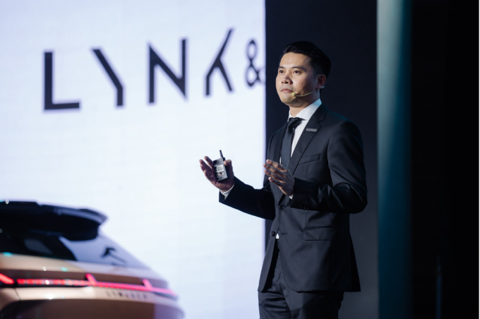Ông Nguyễn Xuân Huy, Giám đốc kinh doanh Lynk & Co Việt Nam tại lễ ra mắt 08 EM-P. Ảnh: Lynk & Co