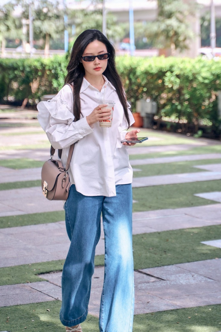 Sao Việt khoe street style khi đu trend chụp hình 'trạm tỷ' - 3