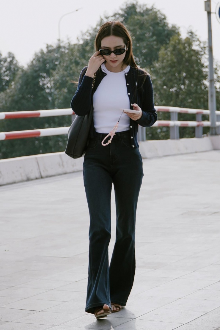 Sao Việt khoe street style khi đu trend chụp hình 'trạm tỷ' - 5