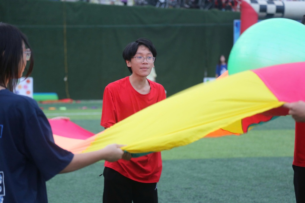 Siêu nhân trường Ams: Thủ khoa chuyên Sư phạm, đạt điểm SAT tuyệt đối - 2