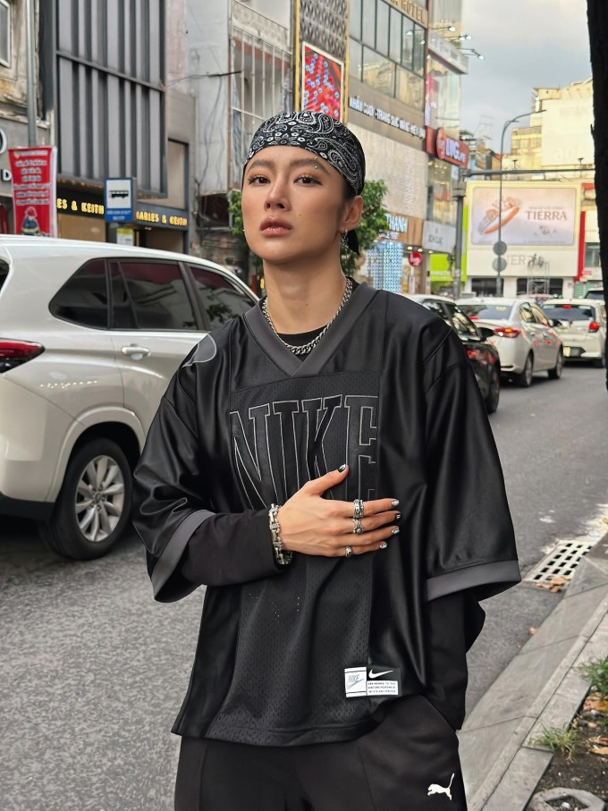 Ngoại hình phi giới tính của Angela Phương Trinh.