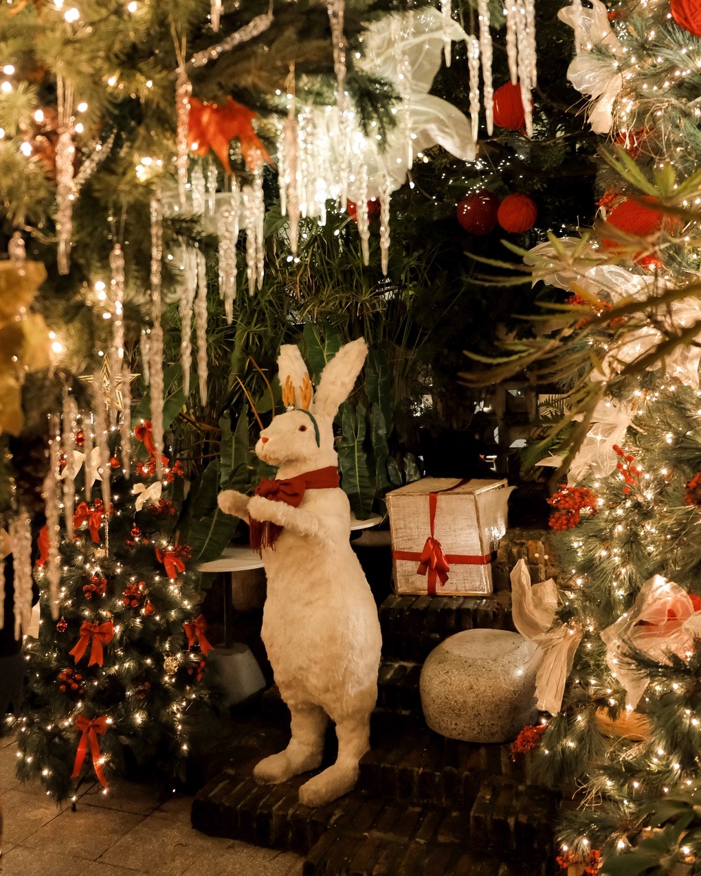 Top 5 quán cà phê ở TPHCM trang trí Giáng sinh rực rỡ, hút khách check-in - 2