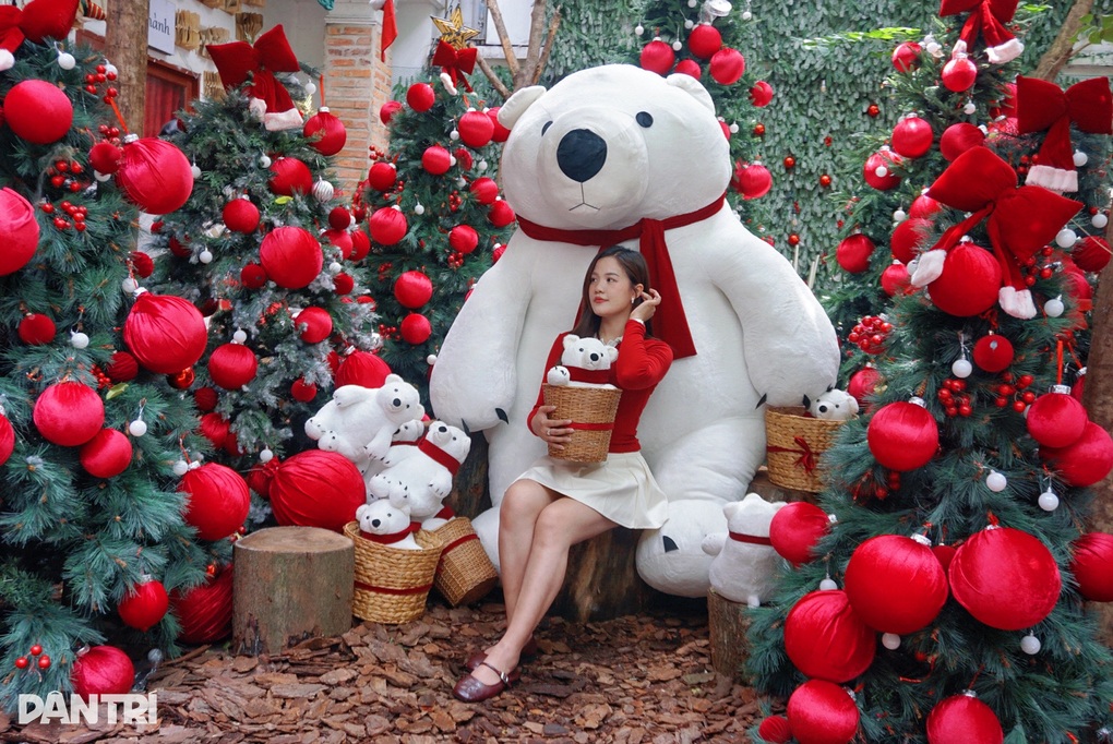 Top 5 quán cà phê ở TPHCM trang trí Giáng sinh rực rỡ, hút khách check-in - 3