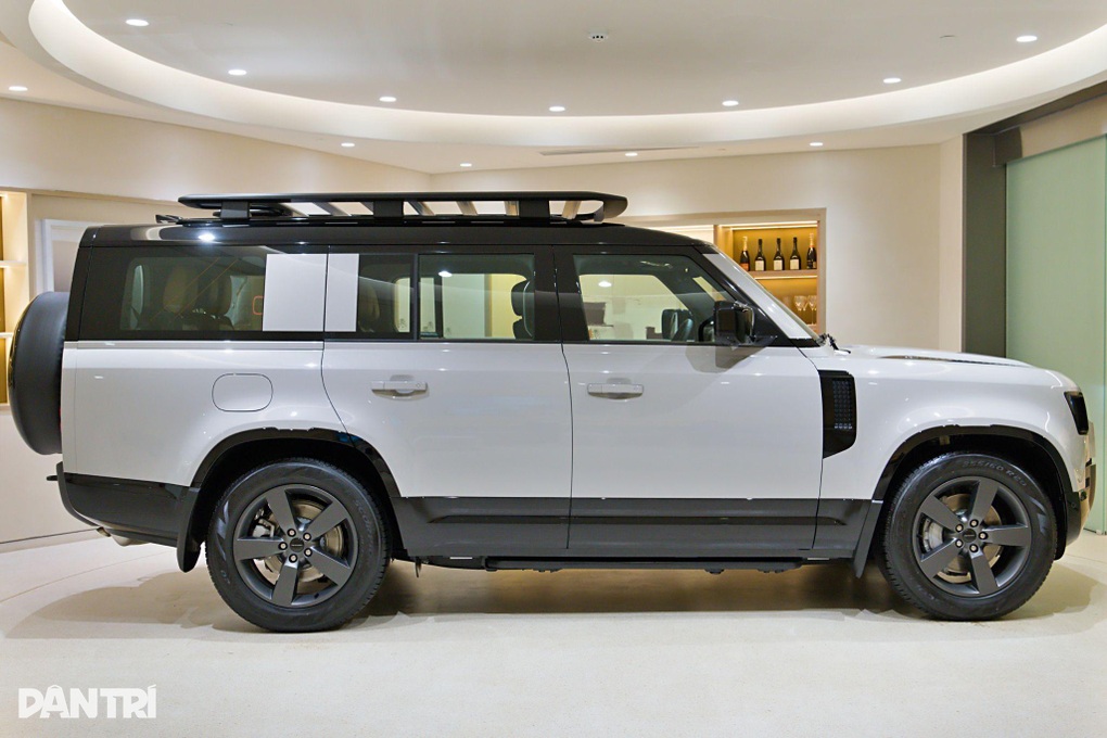 SUV ăn chơi Defender 2026 có thể lội nước sâu 1 mét, giá từ 5,1 tỷ đồng - 5