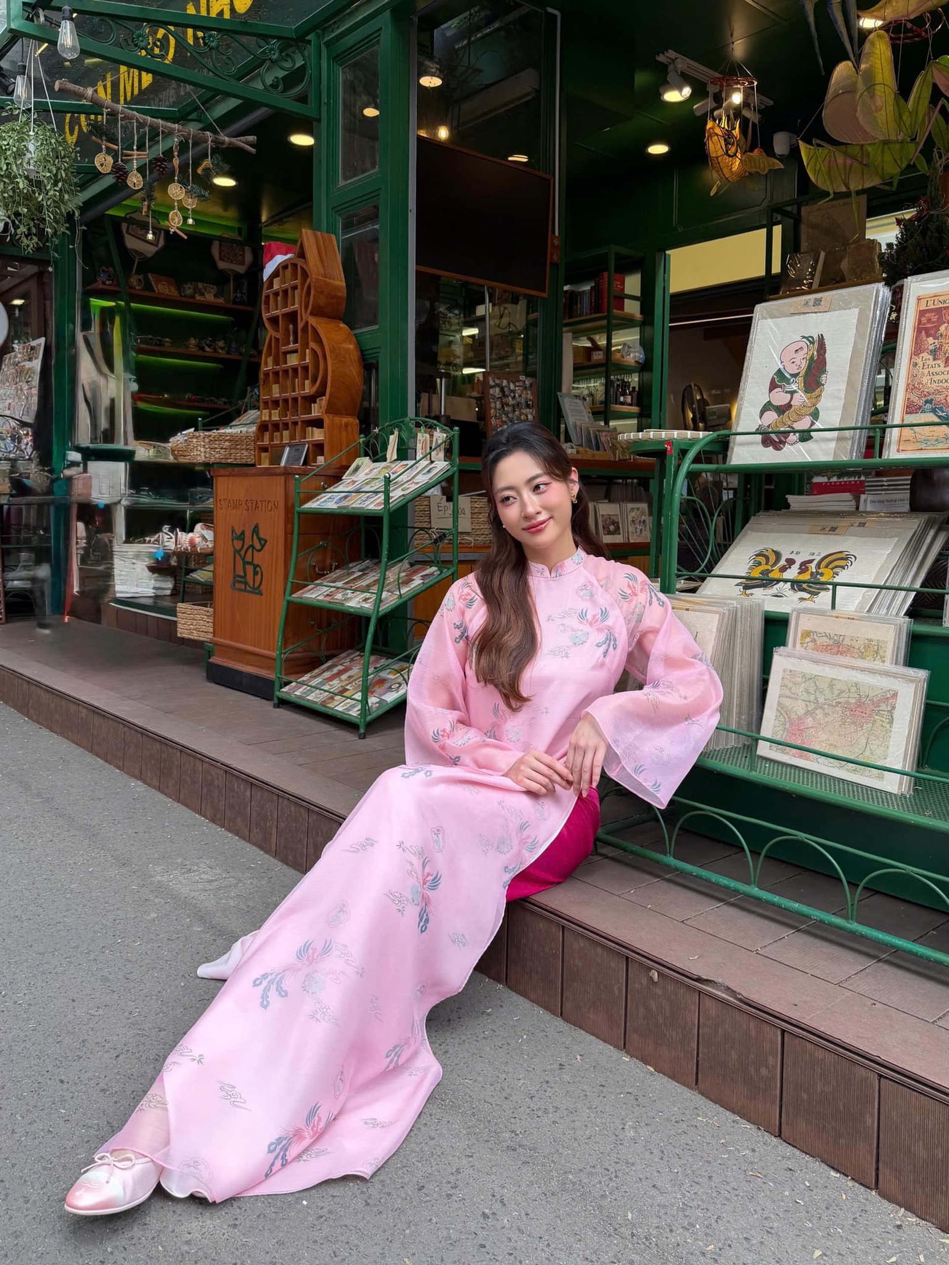 Lương Thùy Linh tuổi 25: Theo học tiến sĩ, nhan sắc đời thường gây bàn tán - 2