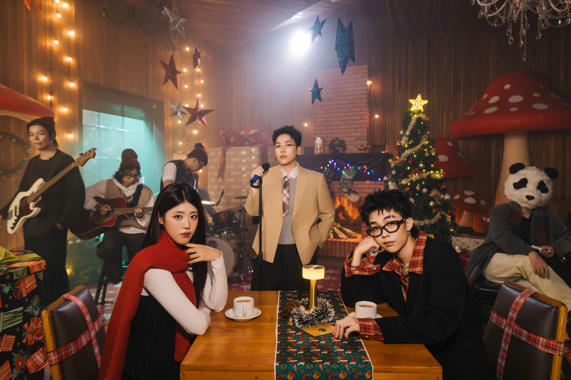 Nhạc Giáng sinh hot nhất lúc này: Nam rapper cứ góp giọng là hit, nghe muốn có người yêu ngay- Ảnh 2.