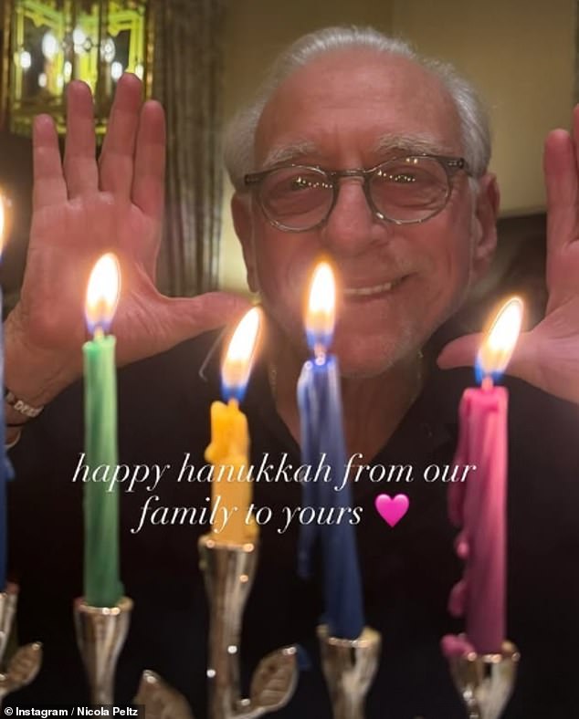 Thêm dầu vào lửa: Nàng dâu bất trị nhà Beckham đăng bài ẩn ý về gia đình, giữa lúc chồng 