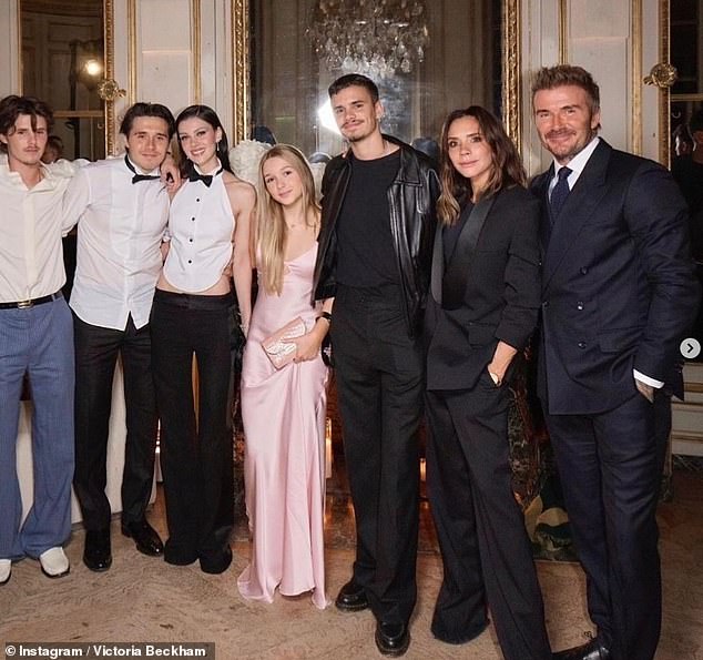 Thêm dầu vào lửa: Nàng dâu bất trị nhà Beckham đăng bài ẩn ý về gia đình, giữa lúc chồng 