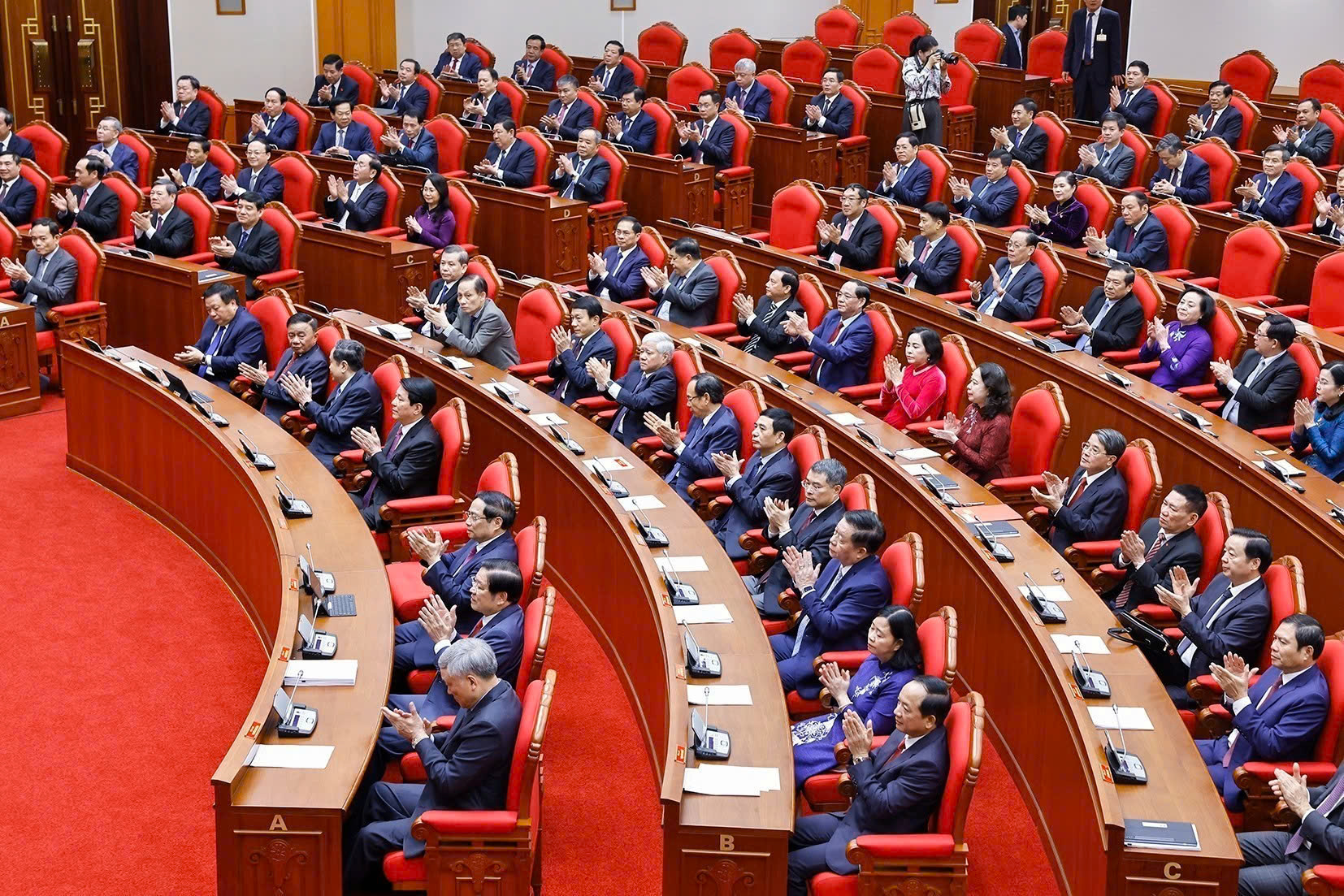 Thông qua báo cáo nhân sự lãnh đạo chủ chốt nhiệm kỳ mới trình Đại hội XIV- Ảnh 2.