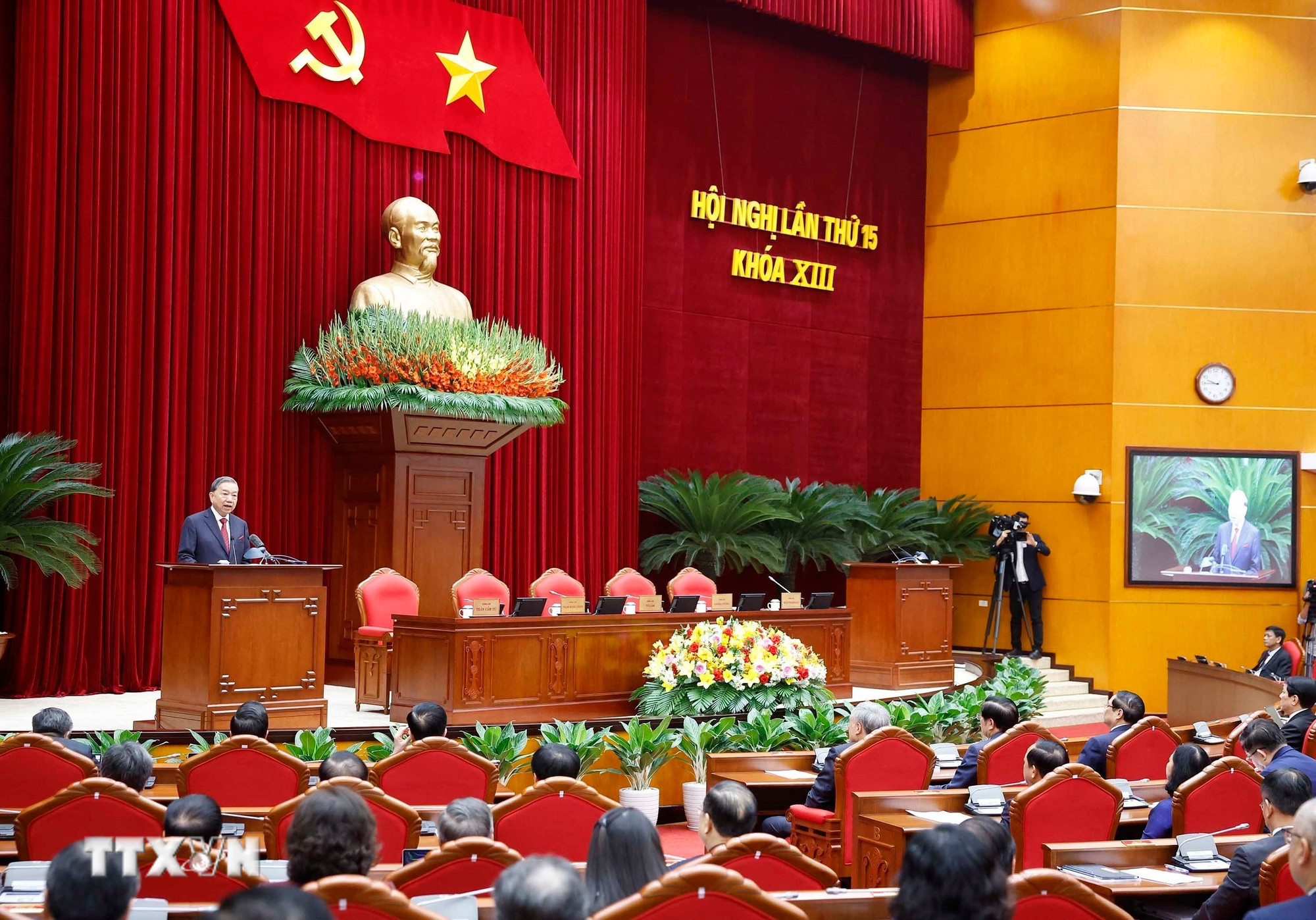 Bế mạc Hội nghị lần thứ 15 Ban Chấp hành Trung ương Đảng khóa XIII tại Hà Nội - Ảnh 2. Bế mạc Hội nghị lần thứ 15 Ban Chấp hành Trung ương Đảng khóa XIII tại Hà Nội - Ảnh 2.