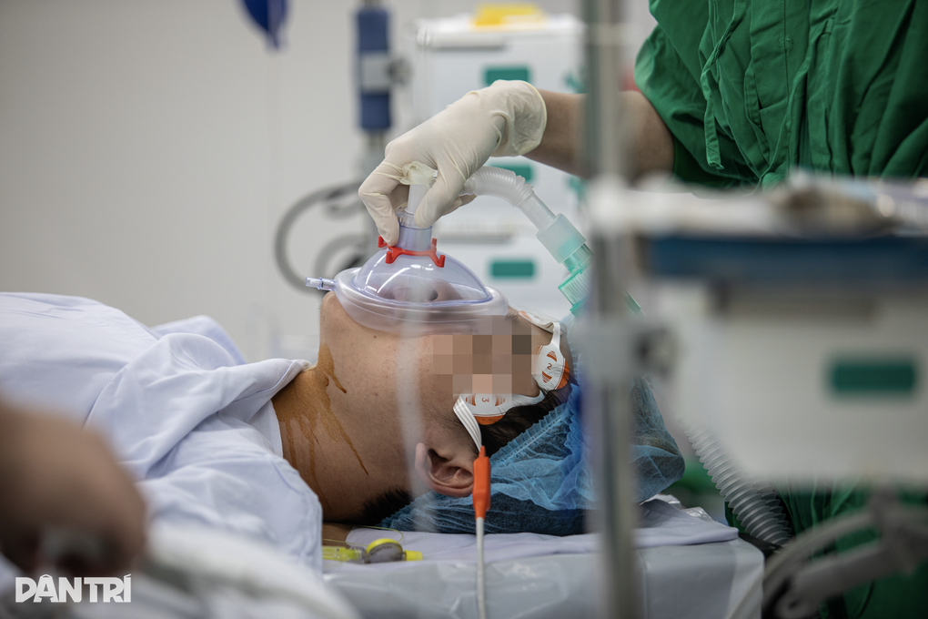 Chàng trai hiến gan cho giảng viên nguy kịch: Em chỉ biết phải cứu người - 2