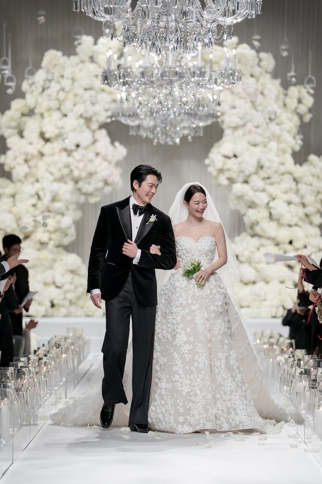 “Bóc giá” đám cưới Kim Woo Bin - Shin Min Ah: 1 mình cô dâu tốn 8 tỷ, nhiều con số khủng càng nghe càng choáng- Ảnh 2.