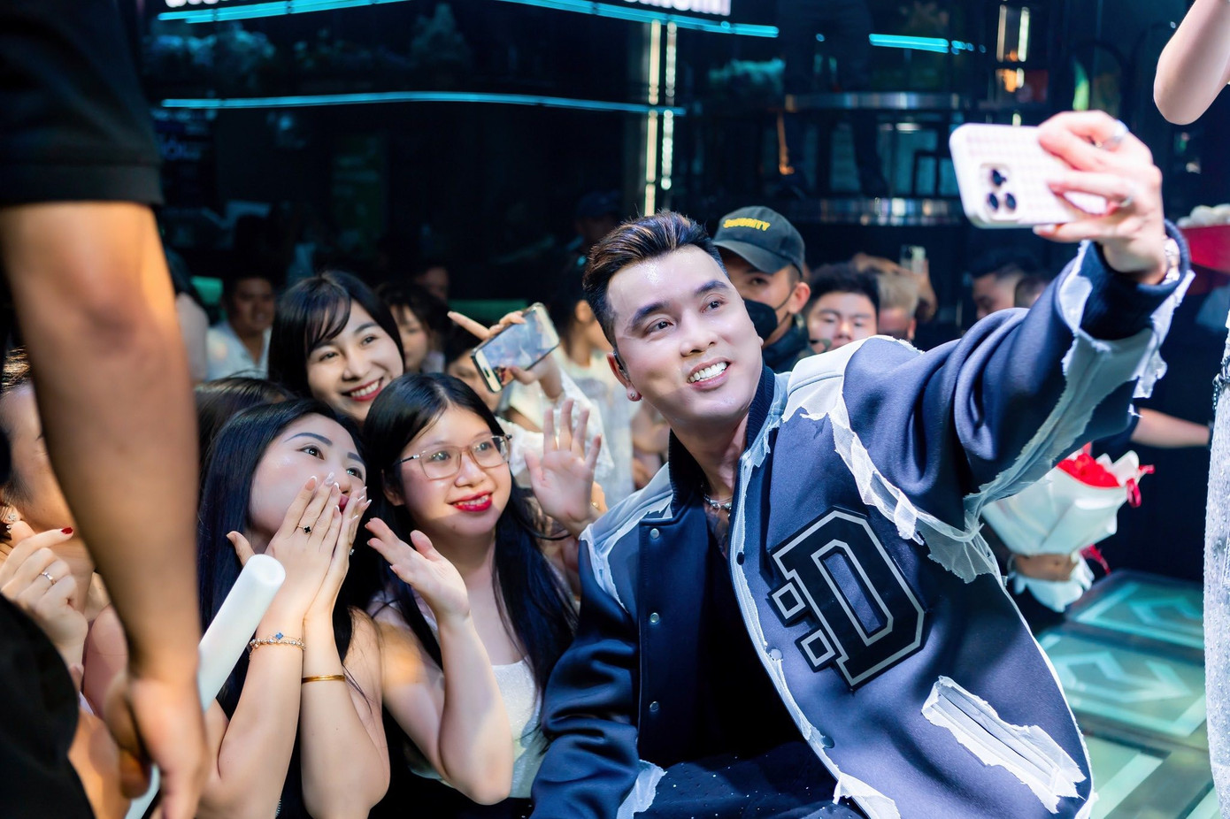 Chuyện gì xảy ra với Ưng Hoàng Phúc- Ảnh 4.