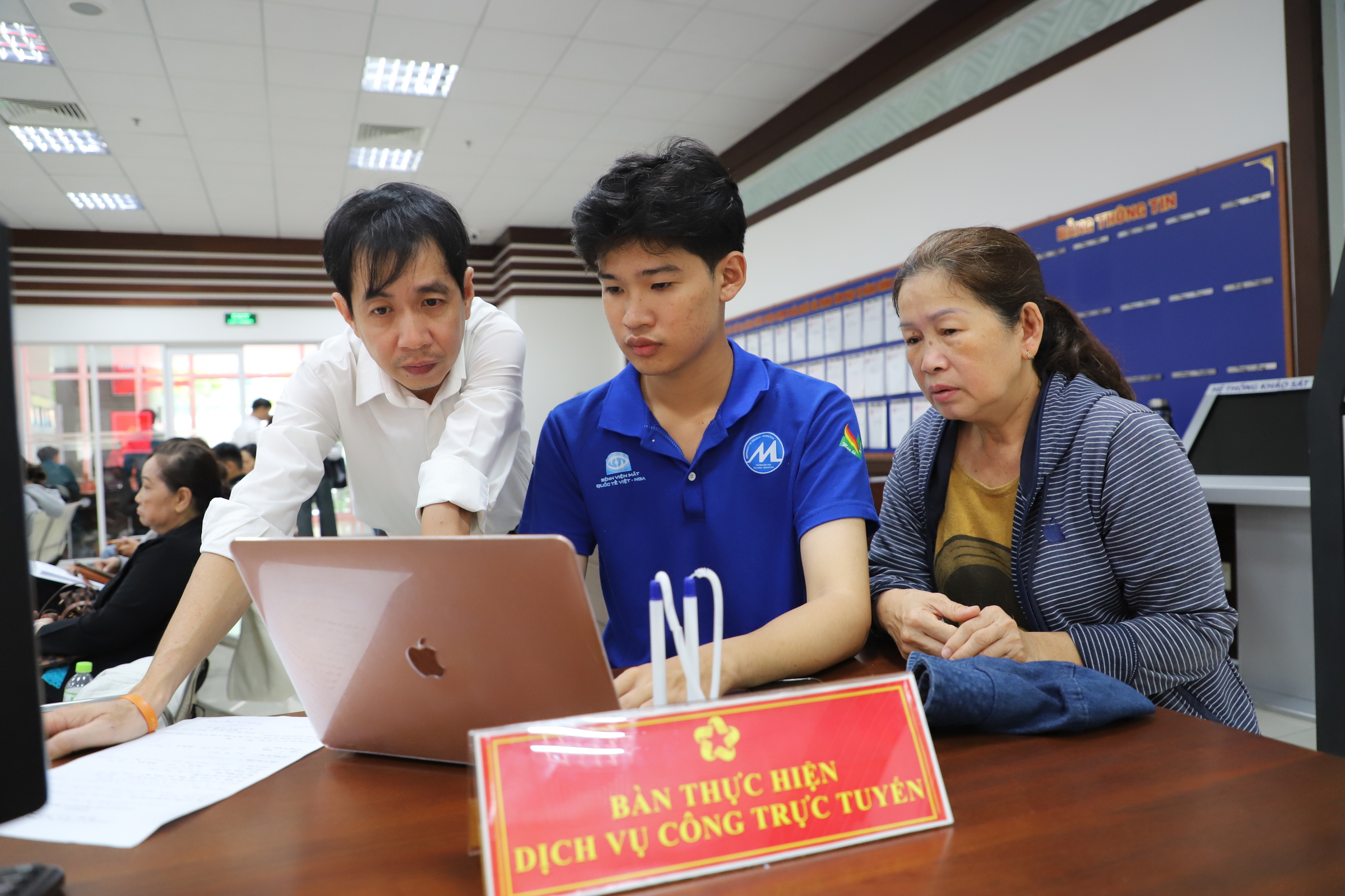 1766472389 985 8 dau an nganh khoa hoc cong nghe 2025