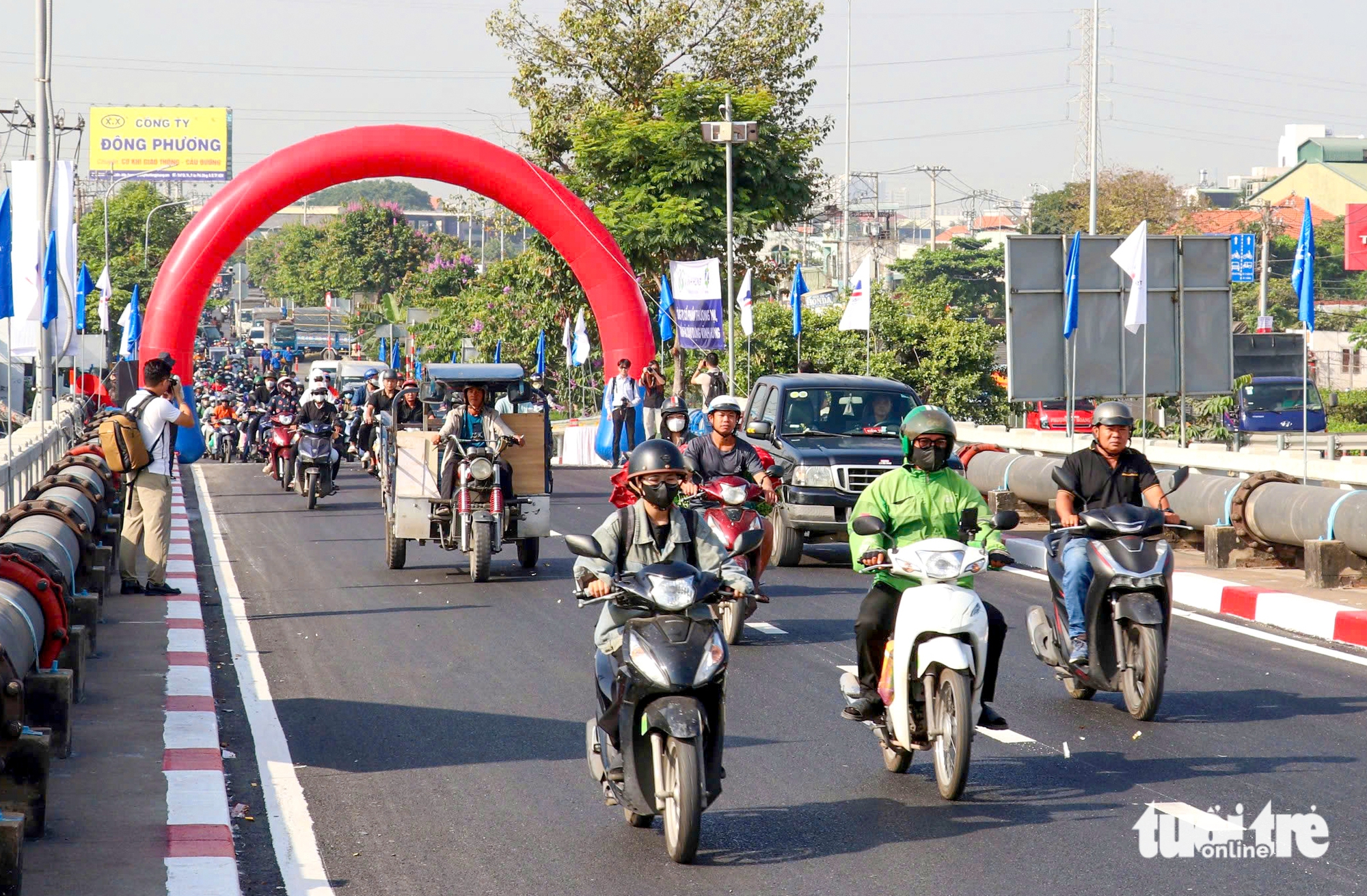 Cầu Bình Phước 1 chính thức thông xe, khối cầu 9.000 tấn được nâng cao 1,25m - Ảnh 5.