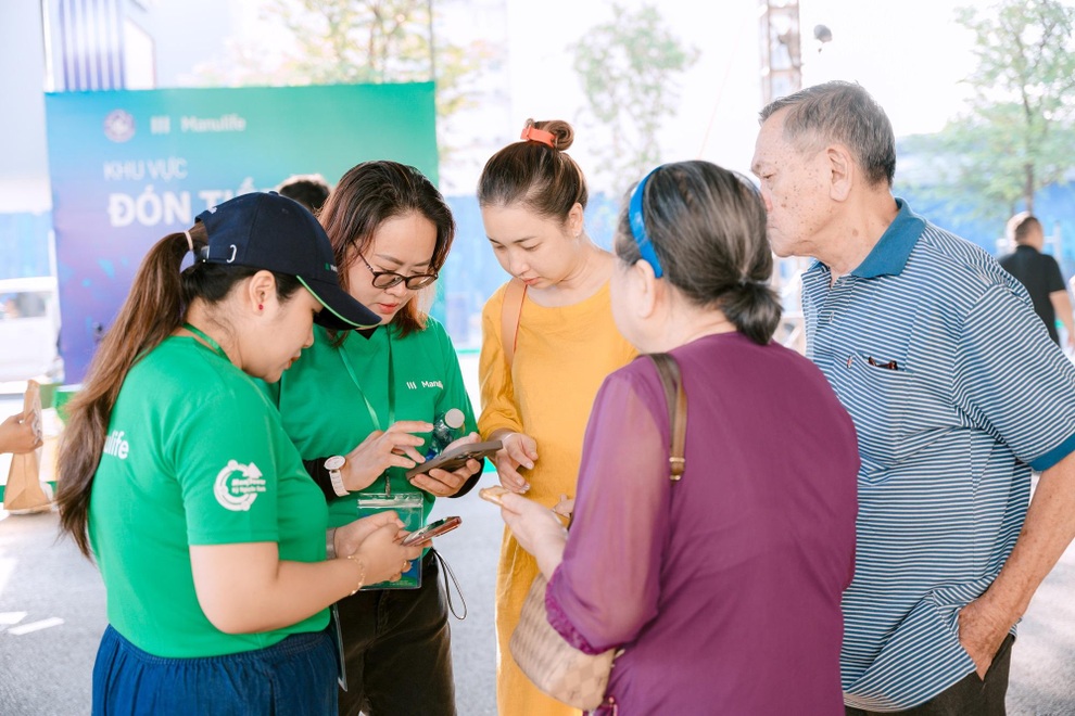 Người dân TPHCM kiểm tra sức khỏe cuối năm tại ngày hội “Sống khỏe mỗi ngày 2025” - 5