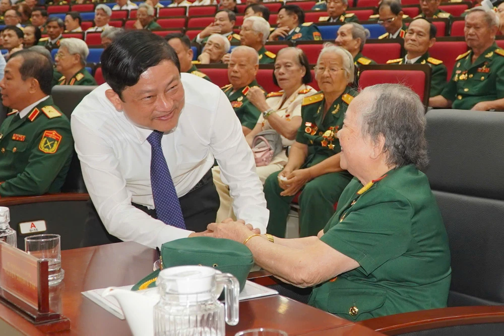 gap-mat-can-bo (2).jpg