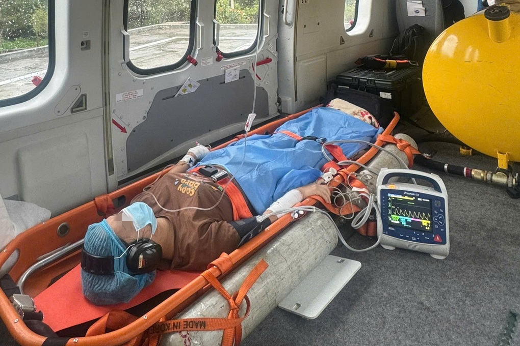 Thai phụ mất con ở Trường Sa được cấp cứu trên chuyến bay 14 giờ đặc biệt - 2