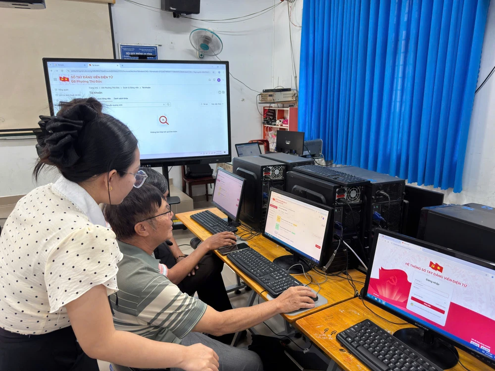 'Phản ứng nhanh' của phường, xã TP.HCM trong chiến dịch 15 ngày làm sạch dữ liệu đảng viên -du-lieu-dang-vien-sach-song-tphcm ().jpg