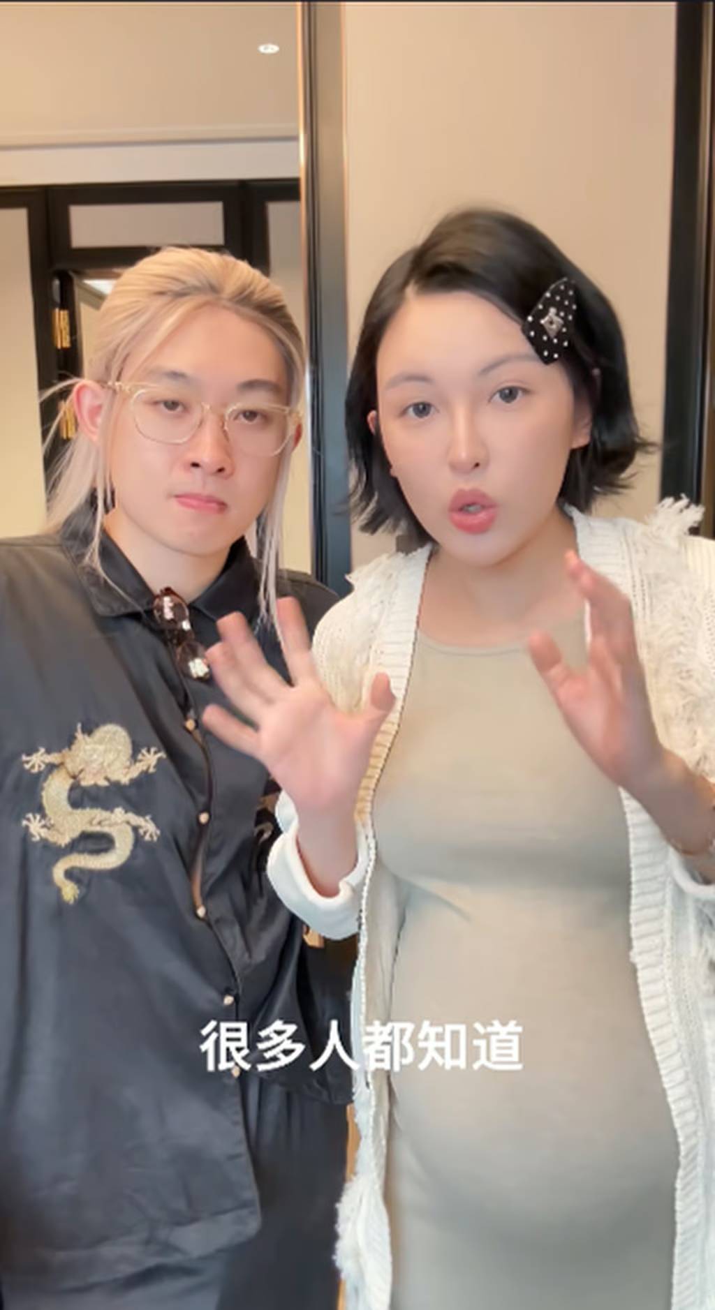 Mẹ mải chụp ảnh, con trai làm vỡ chiếc vương miện hơn 7 tỷ đồng- Ảnh 2.