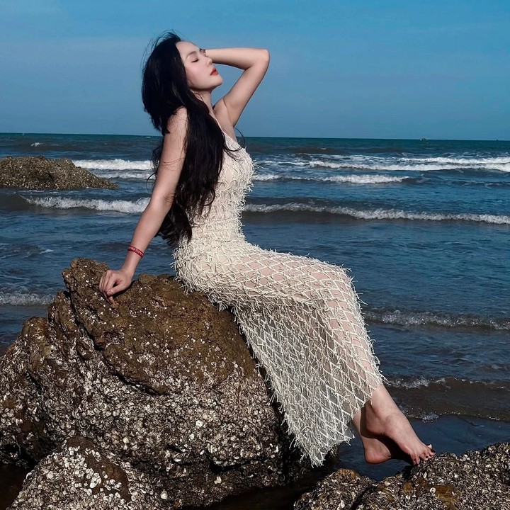 Nữ diễn viên đóng vai chủ tịch, người tình màn ảnh của NSND Trung Anh gây sốt 4 Người đẹp từng trải qua nhiều biến cố trong đời sống.