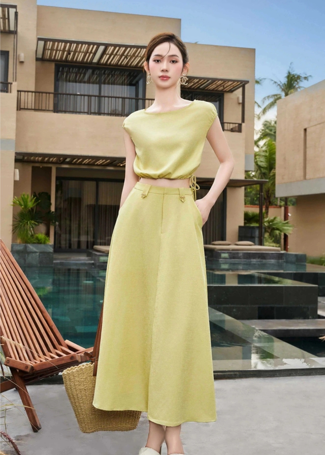 Áo dây rút phá vỡ sự đơn điệu, tôn lên phong thái hiện đại- Ảnh 2.