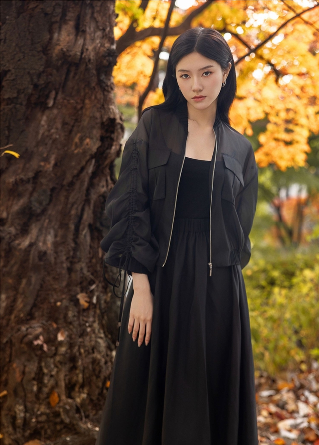 Áo dây rút phá vỡ sự đơn điệu, tôn lên phong thái hiện đại- Ảnh 8.