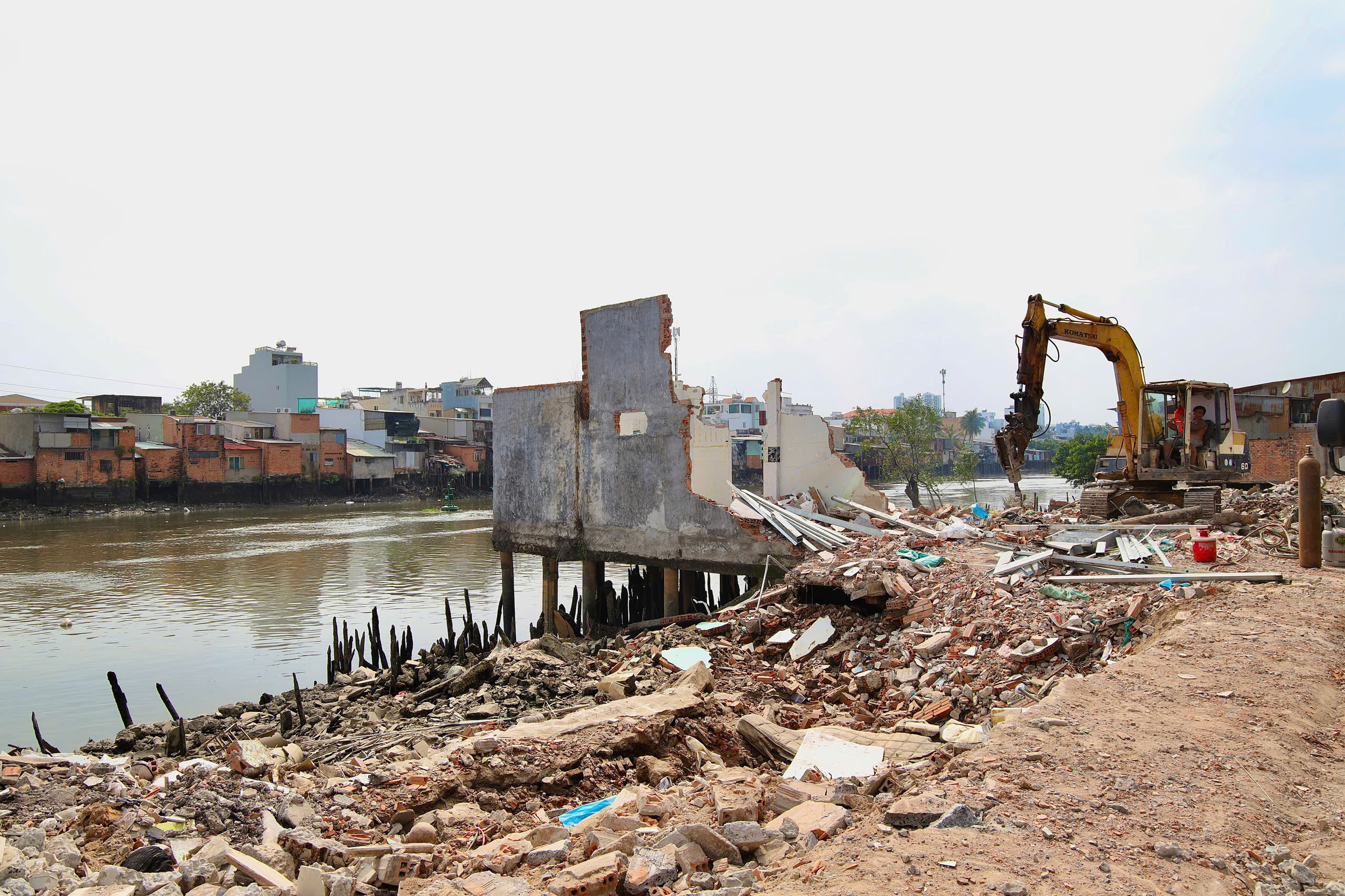 Chủ tịch UBND TPHCM ra 