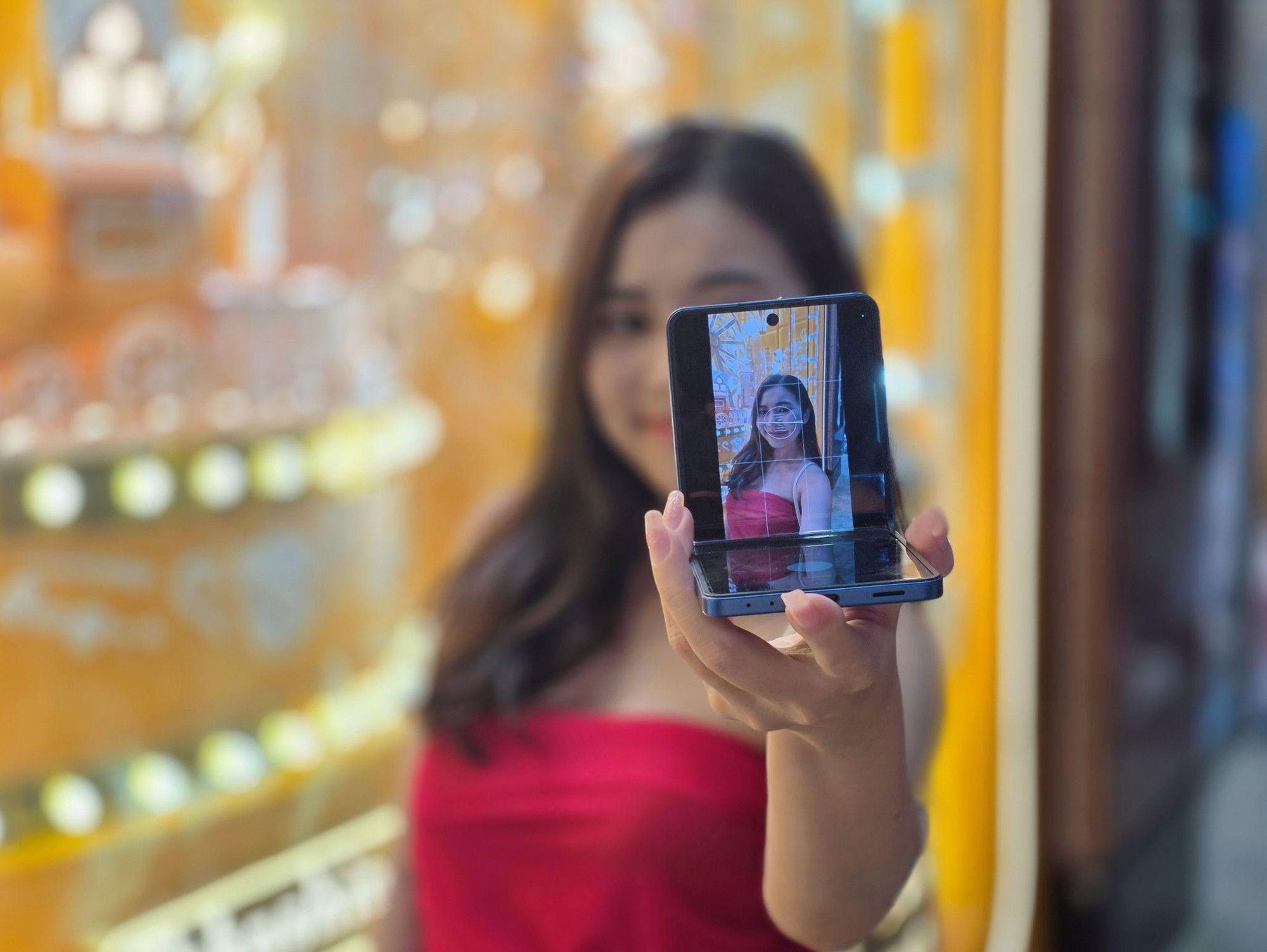 “Cân” đẹp áp lực cuối năm với bộ đôi điện thoại gập của Samsung- Ảnh 3.