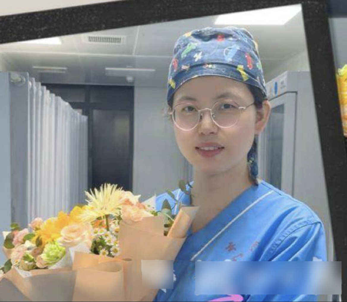 Shipper đột quỵ ngay giữa ngã 4 khi đang giao hàng, được người đi đường cứu sống thần kỳ: Danh tính cô gái gây ngỡ ngàng- Ảnh 2.