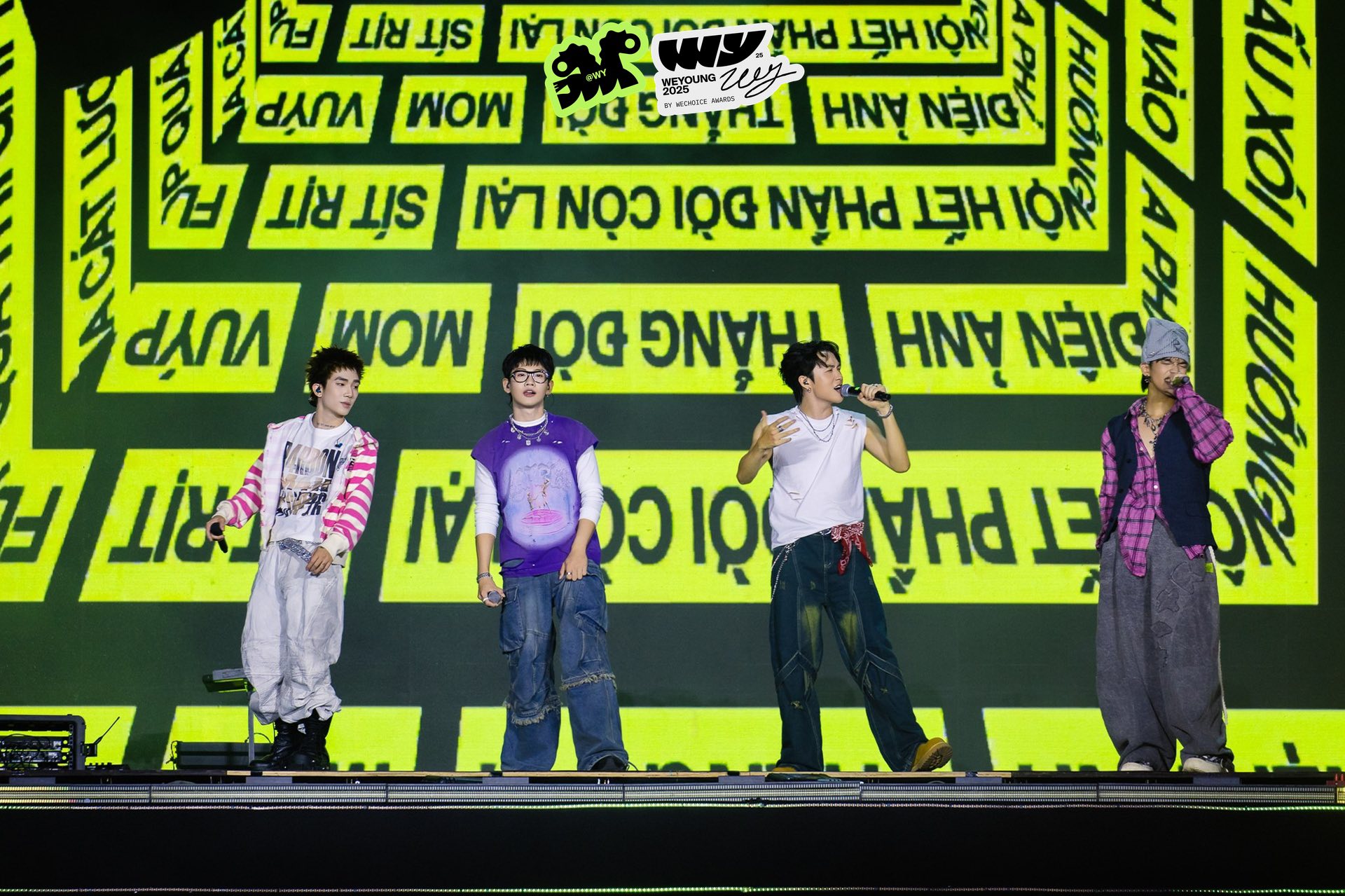 Đạo diễn Linh Nguyễn: Với WeYoung, chúng tôi không cố “định nghĩa” người trẻ. Khi người trẻ không bị ép vào một khuôn mẫu, họ sẽ tự nhiên tỏa sáng- Ảnh 9.