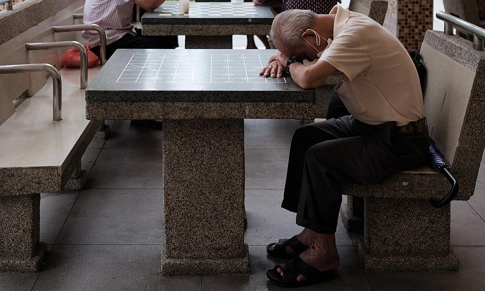 Người đàn ông tiết kiệm suốt 40 năm, đến khi nghỉ hưu khóc ròng ân hận: “Nhìn tiền trong tài khoản mà thấy thật vô nghĩa!”- Ảnh 2.