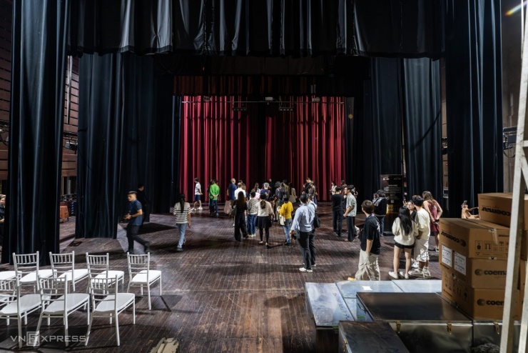 Bên trong Nhà hát Lớn Hà Nội trước khi đóng cửa hai năm 12 Bên trong Nhà hát Lớn Hà Nội trước khi đóng cửa hai năm - 11