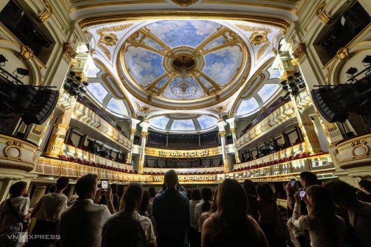 Bên trong Nhà hát Lớn Hà Nội trước khi đóng cửa hai năm 13 Bên trong Nhà hát Lớn Hà Nội trước khi đóng cửa hai năm - 12