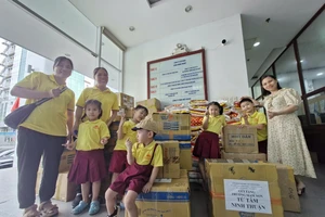Trẻ mầm non TP.HCM góp yêu thương gửi các bạn vùng lũ