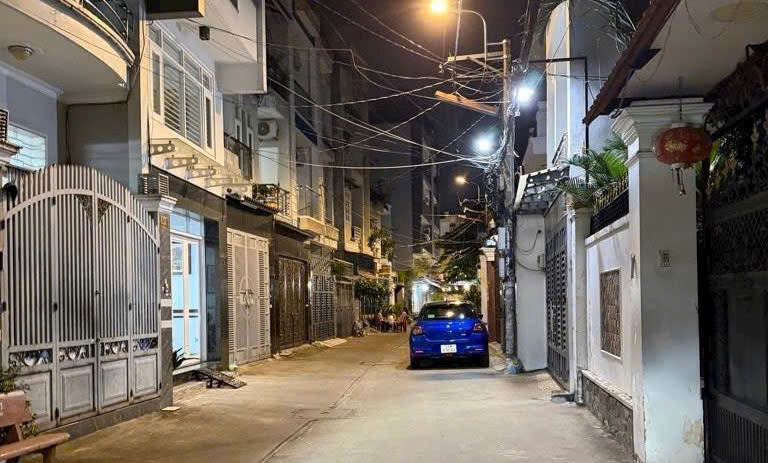 Nhà trong hẻm khó bán 2 Nhà trong hẻm khó bán - Ảnh 2.