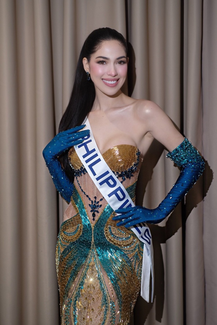 Người đẹp Nguyễn Hoàng Phương Linh nhận xét Chelsea Fernandez thân thiện, hài hước. Á hậu thích quay video nhảy múa cùng bạn thi ở hậu trường.