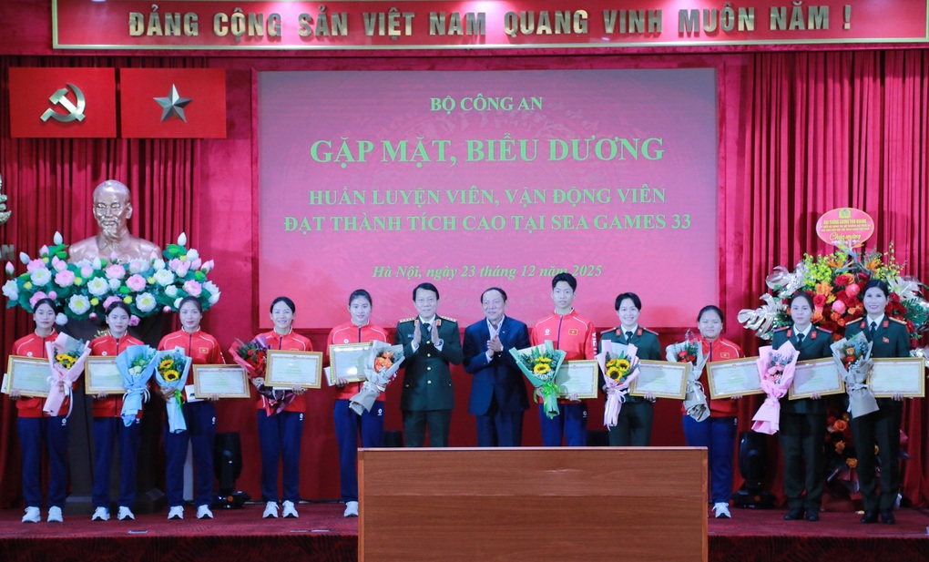Bộ Công an khen thưởng Đình Bắc, Trịnh Thu Vinh sau chiến tích SEA Games 33 - 2
